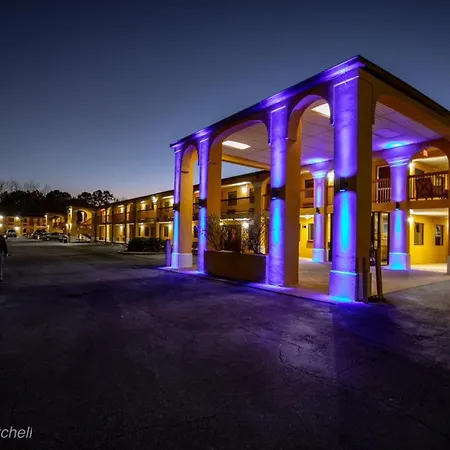Days Inn By Wyndham Opelika-2