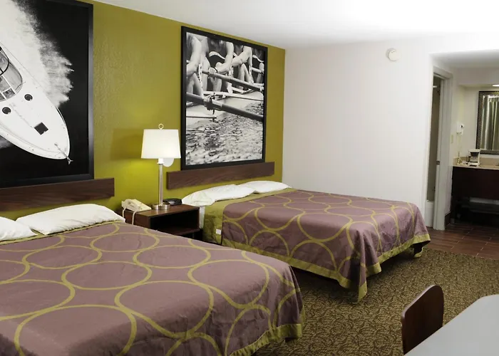 Super 8 By Wyndham Gainesville