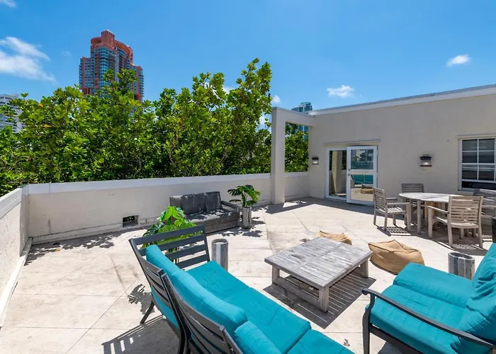Cento Collins Stays By Mercury South Beach