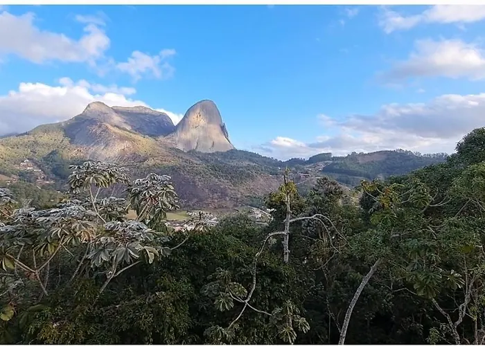 Vista para Pedra Azul e TV de 85