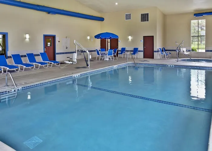 Holiday Inn Express & Suites Woodhaven By Ihg