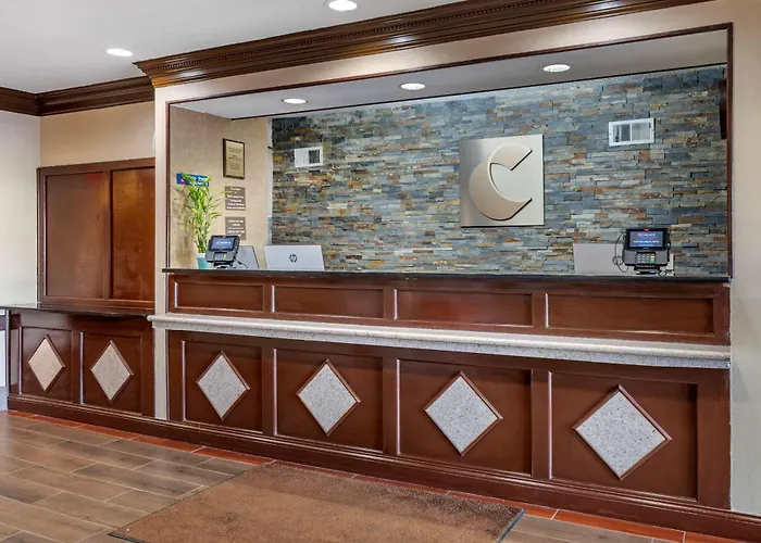 Comfort Inn & Suites Cincinnati Uptown Clifton