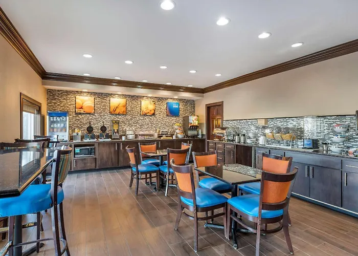 Comfort Inn & Suites Cincinnati Uptown Clifton