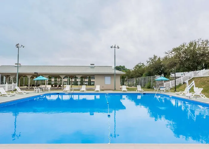 Ramada By Wyndham State College Hotel & Conference Center