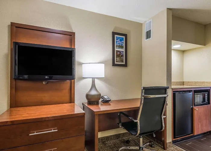 Comfort Inn & Suites Dayton North