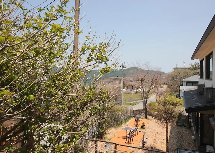 Hakone Gora Guam Dog