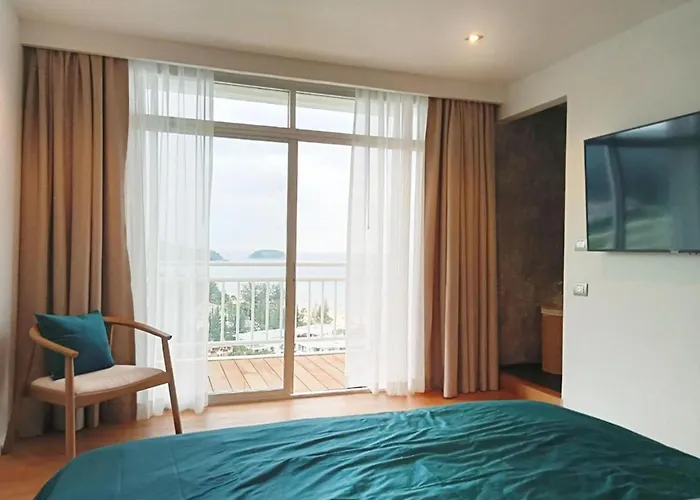 Waterfront Suites Phuket By Centara New