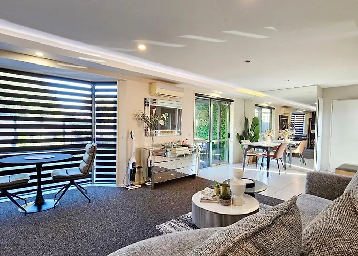 Golden Pearl Villa Christchurch