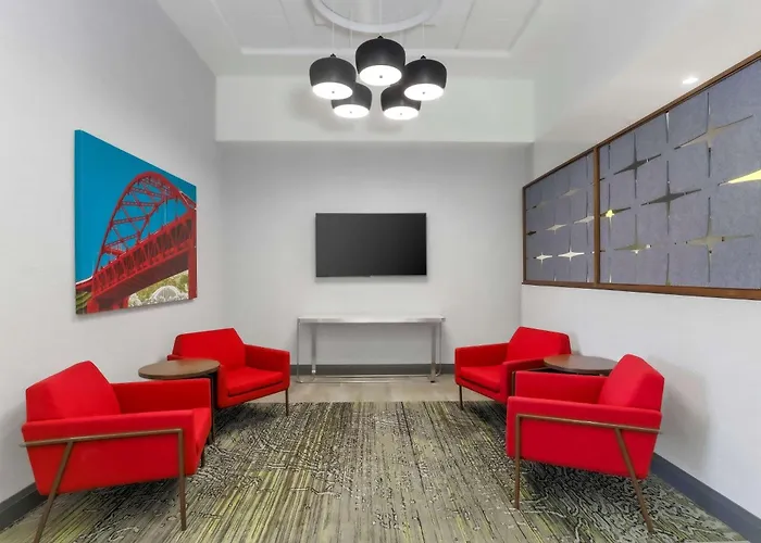 Hampton Inn & Suites Pittsburgh Downtown