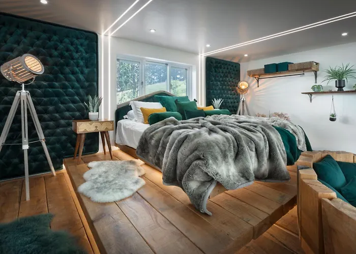 Aphrodites Group - Luxury Hot Tub Suites In Central Lake District!