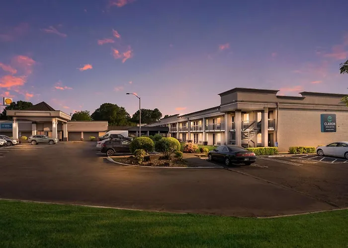 Clarion Inn & Suites Russellville I-40