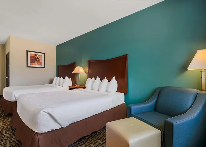 Surestay Plus Hotel By Best Western Topeka