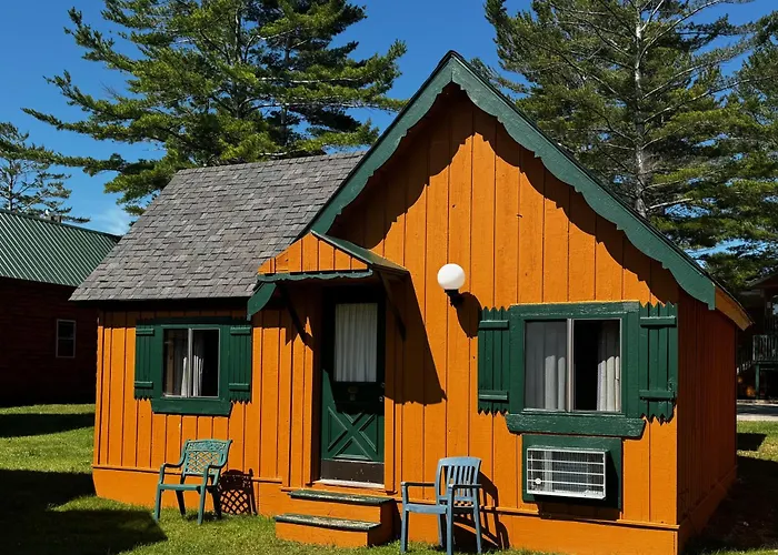 Cabins Of Mackinac & Lodge