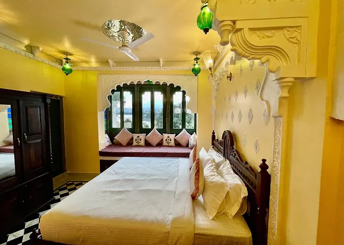 Sheeshmahal By Oladar