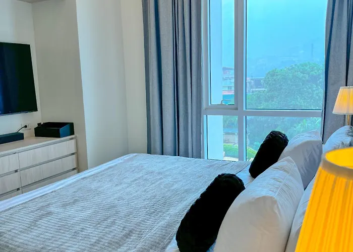 The Suite- Luxurious City Skyline