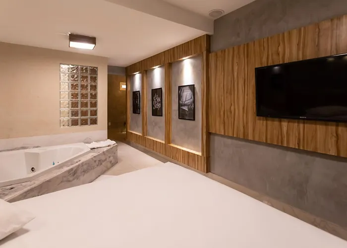 Status Motel