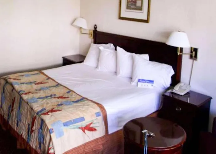 Super Inn & Suites By Oyo Milledgeville