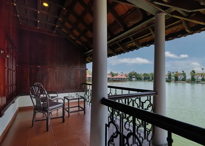 Sterling Lake Palace Alleppey