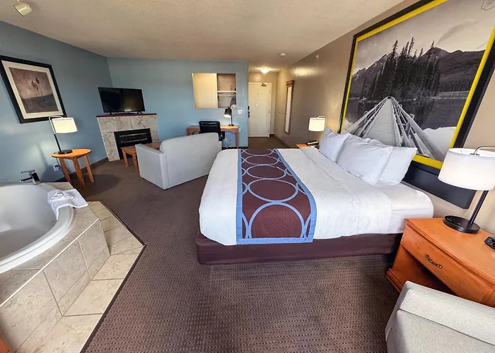 Super 8 By Wyndham Edmonton South