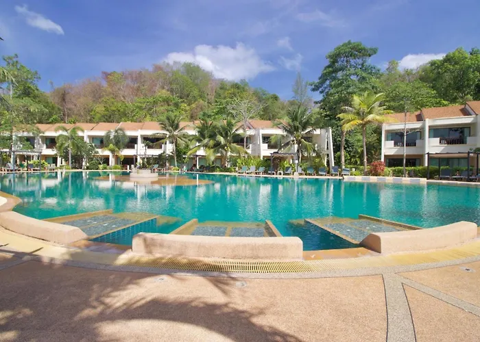 Hotel And Beach Bungalow At Lanta Resort