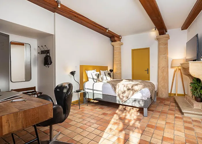 Logis Hôtel et Spa le Savigny