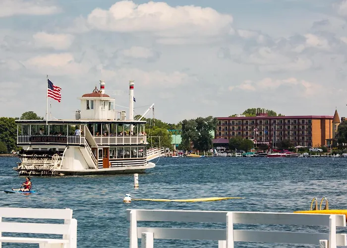 Harbor Shores On Lake Geneva