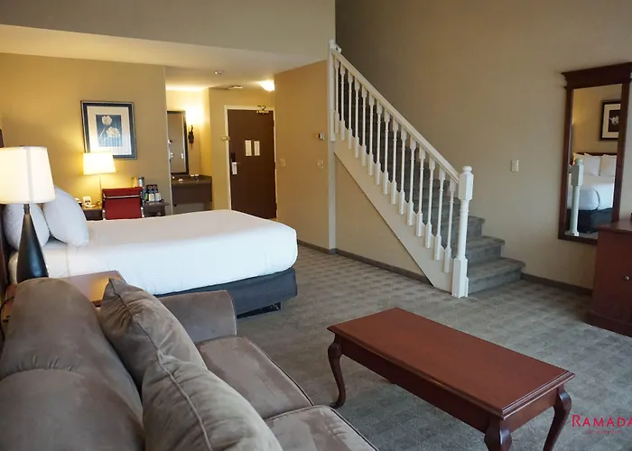 Ramada By Wyndham Kelowna Hotel & Conference Center- Pool, Hot Tub, And Restaurant