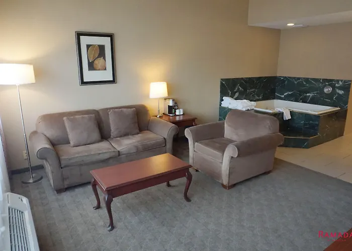 Ramada By Wyndham Kelowna Hotel & Conference Center- Pool, Hot Tub, And Restaurant