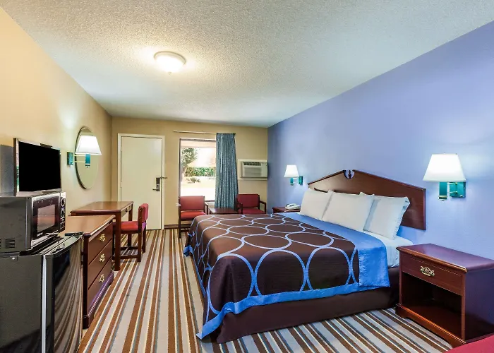 Super 8 By Wyndham Mt. Pleasant Tx