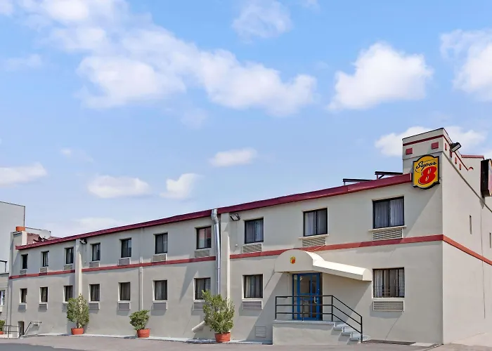 Super 8 By Wyndham Long Island City Lga Hotel