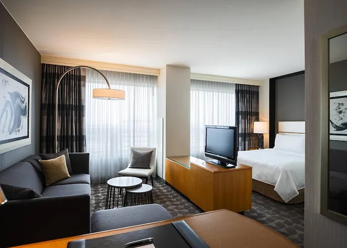 Renaissance Chicago O'Hare Suites Hotel