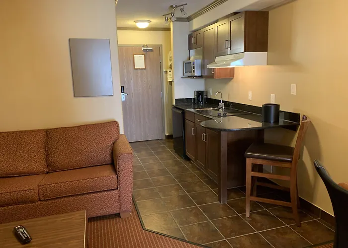 Merit Hotel & Suites