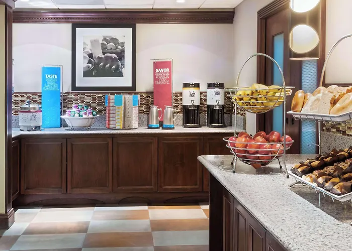 Hampton Inn & Suites Cleveland-Beachwood