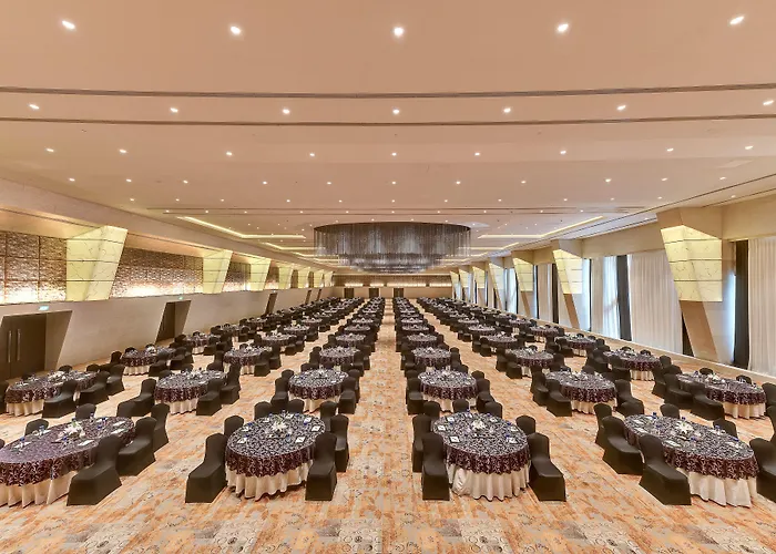 Hotel Sahara Star