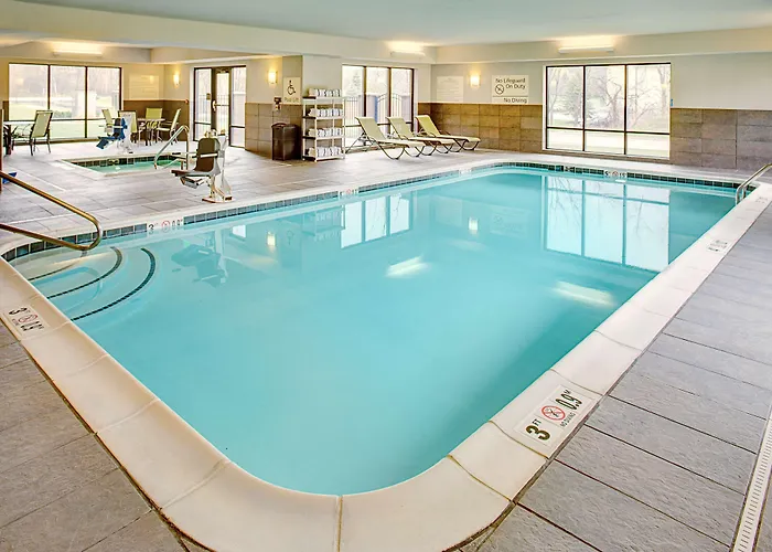 Hampton By Hilton Lansing West
