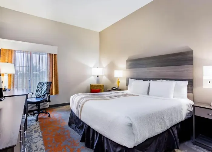 La Quinta Inn & Suites