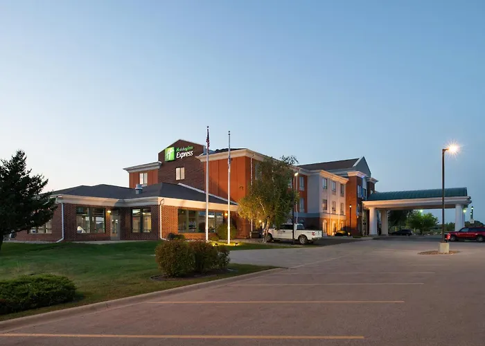Holiday Inn Express Hotel & Suites Fort Atkinson By Ihg