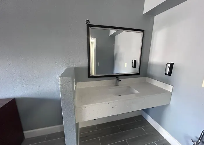 Airport Motor Inn