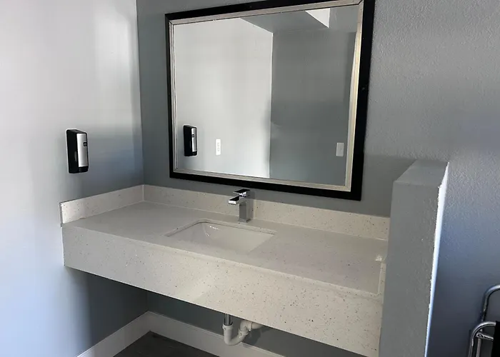 Airport Motor Inn