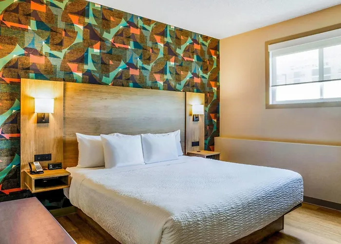 Days Inn & Suites By Wyndham West Edmonton
