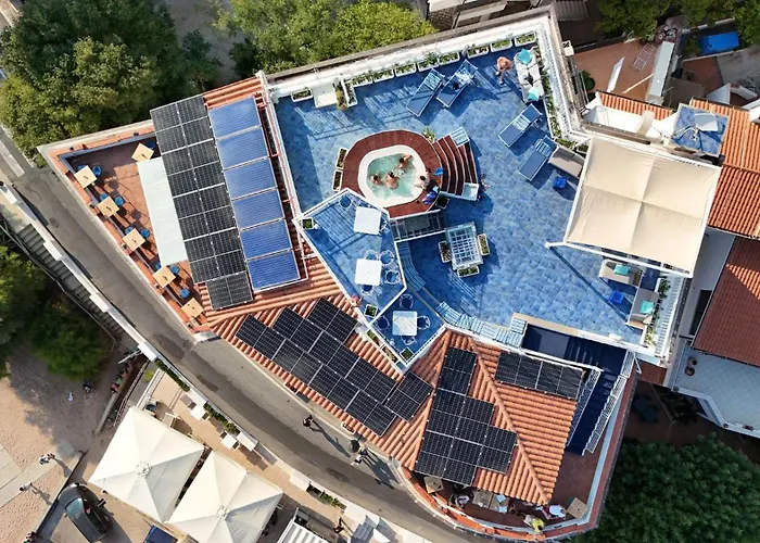 Bue Marino Hotel & Rooftop Bar