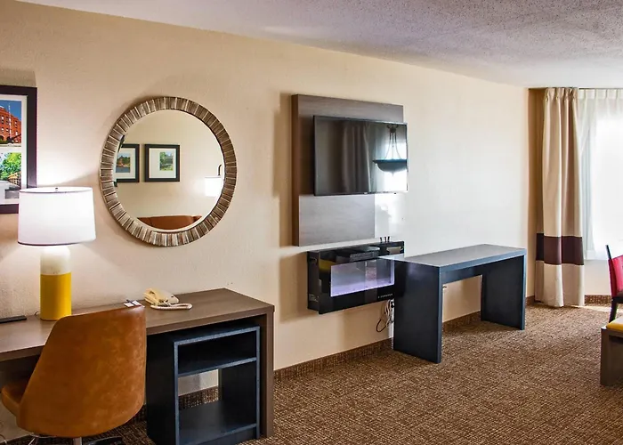 Comfort Inn & Suites Geneva- West Chicago