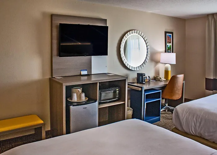 Comfort Inn & Suites Geneva- West Chicago