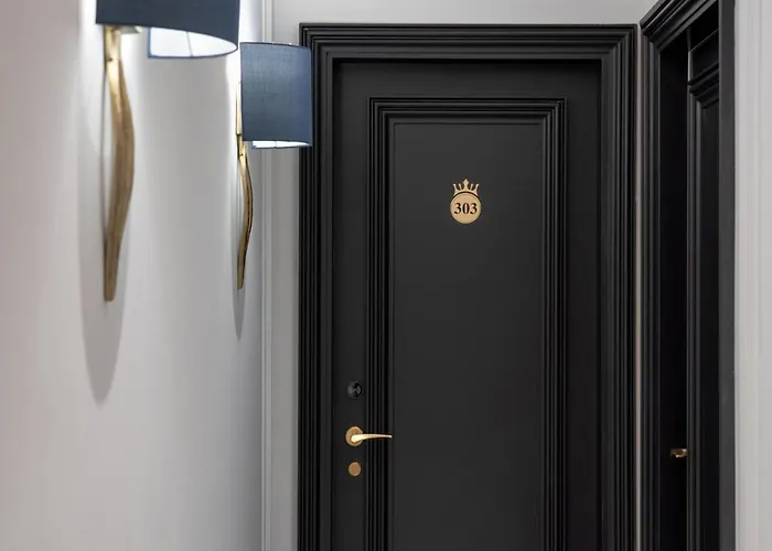Praxitelous Luxury Suites Athens
