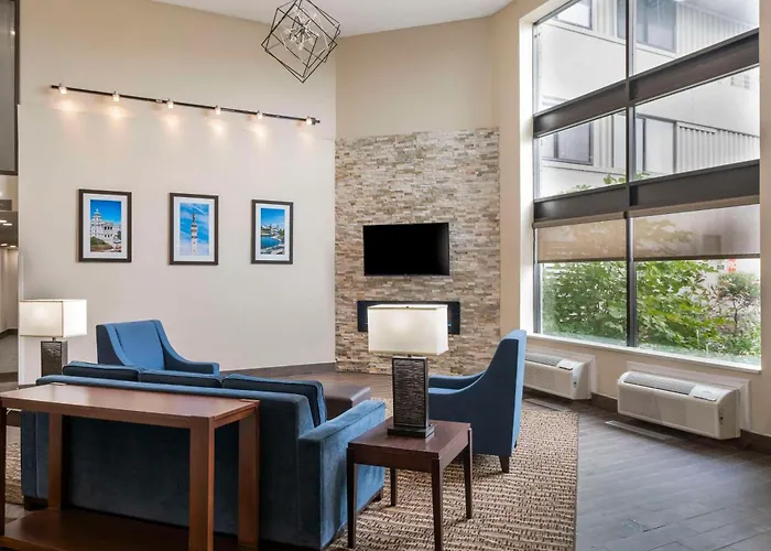 Comfort Inn & Suites Indianapolis Northwest - College Park