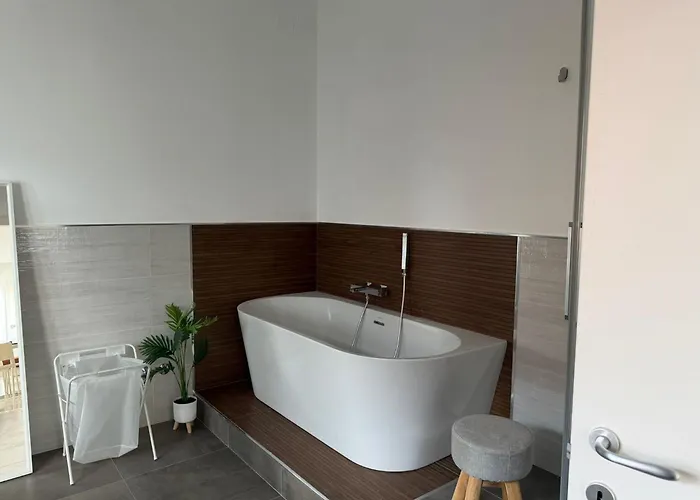 1402 Rooms