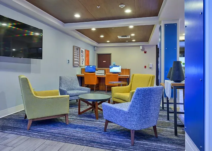 Holiday Inn Express & Suites Medford-Central Point
