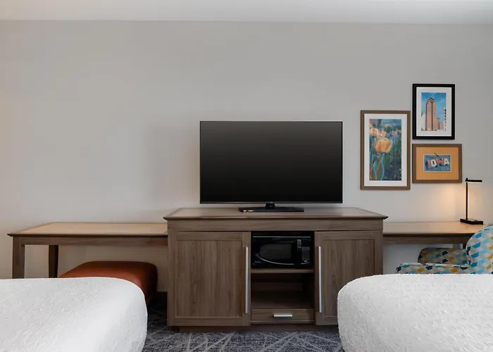 Hampton Inn & Suites West Des Moines Mill Civic
