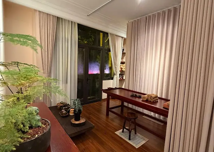 Hanoi Little Town Hotel
