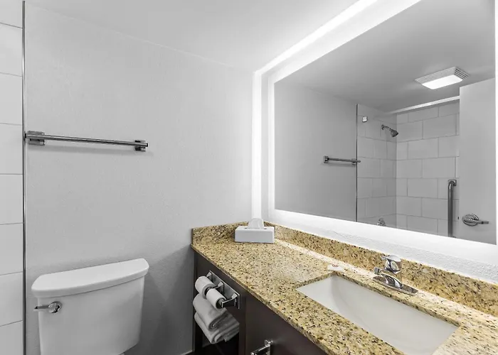 Comfort Inn & Suites Evansville Airport